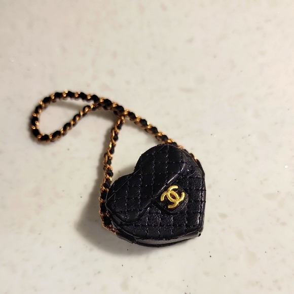 Mini Black Heart-Shaped Quilted Bag - Picture 1 of 5